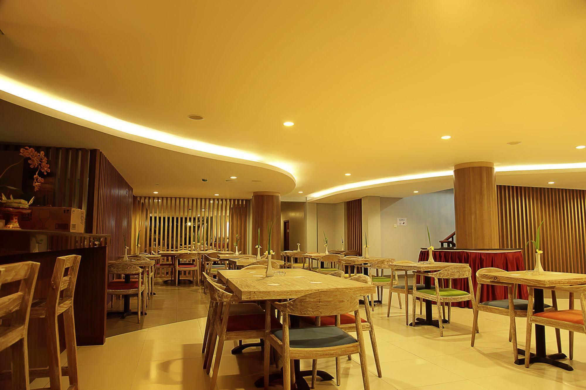 Santosa City Hotel Denpasar Kültér fotó