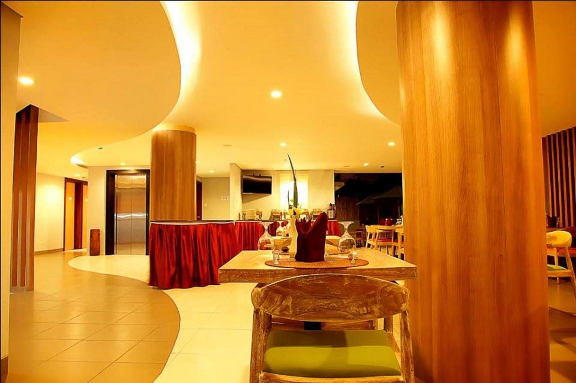 Santosa City Hotel Denpasar Kültér fotó