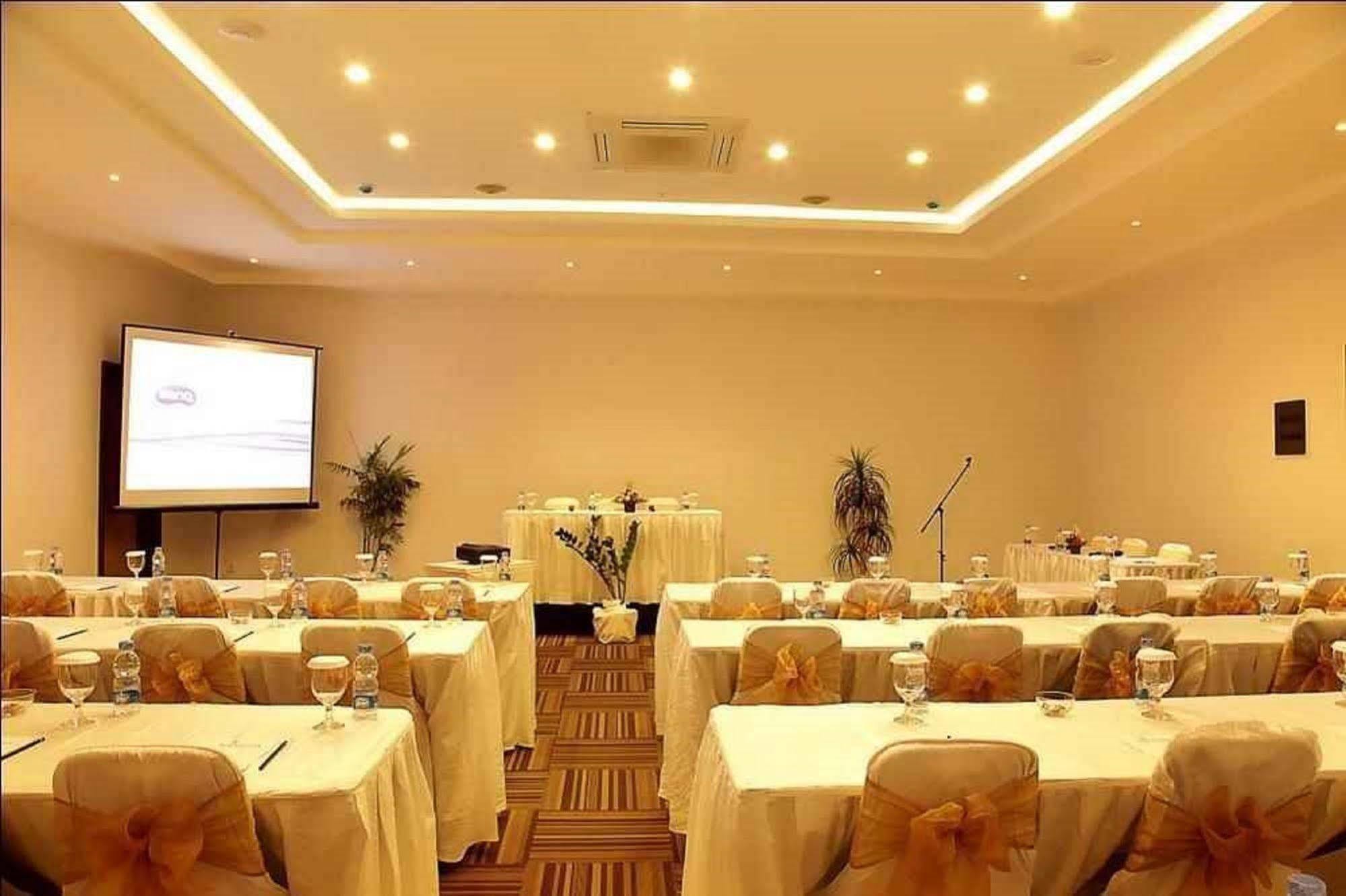 Santosa City Hotel Denpasar Kültér fotó